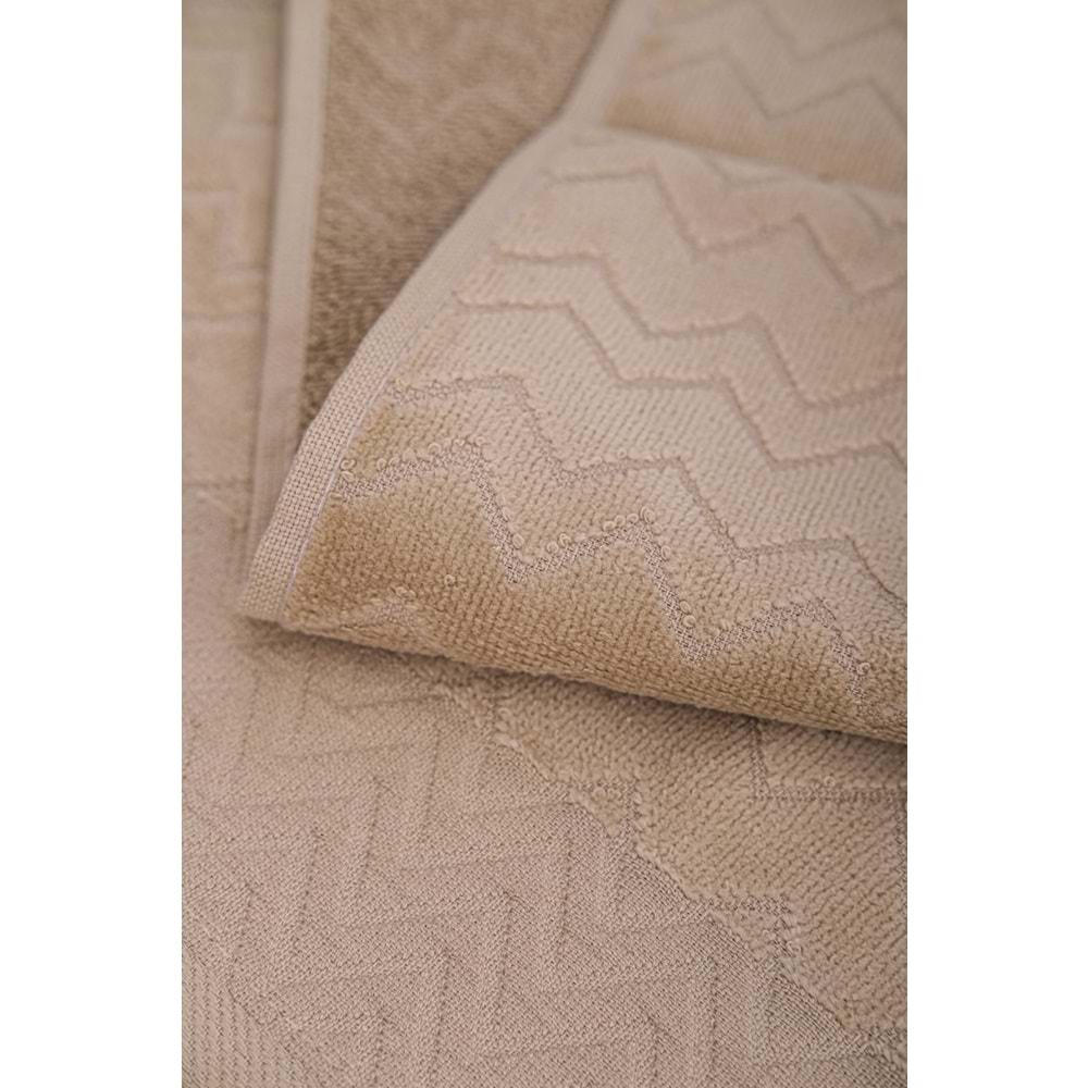 Ansaaj Kadife Jakarlı 4 Parça Bornoz Takımı BEJ L-XL Beden