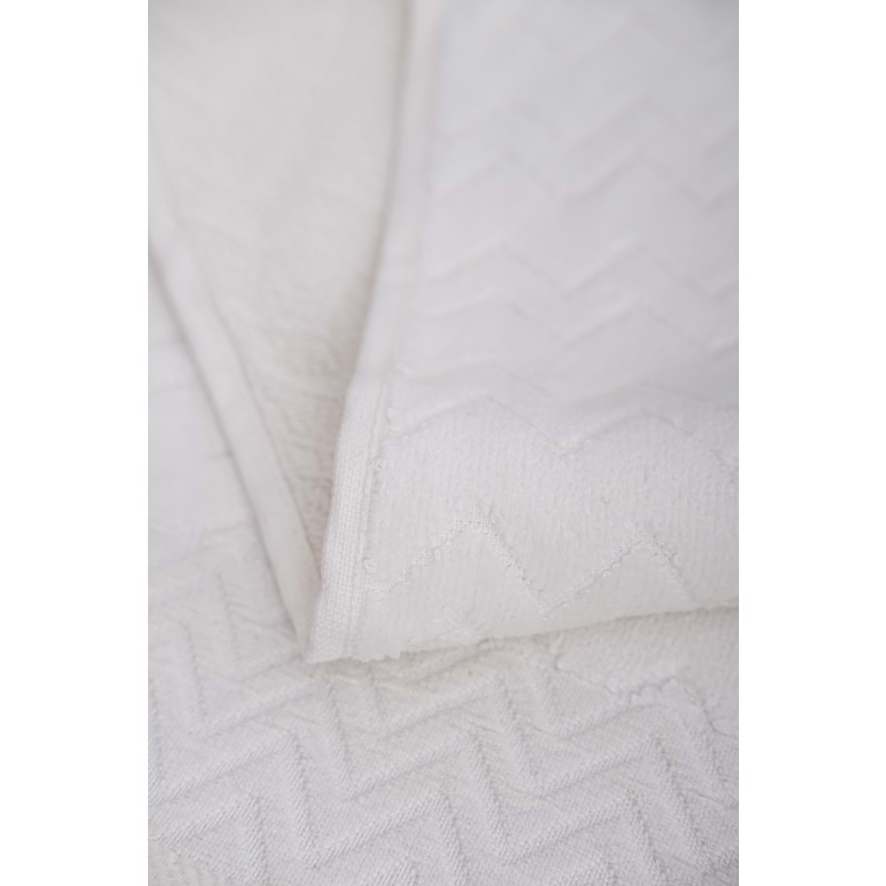 Ansaaj Kadife Jakarlı 4 Parça Bornoz Takımı KREM L-XL Beden